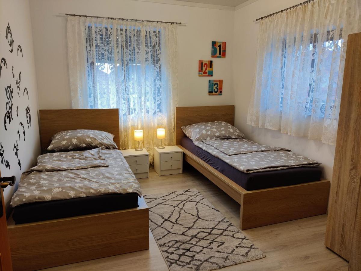 Holiday Home In Quiet Beautiful Area With Two Separate, Modern, Furnished Apartments Deutsch-Wagram Exterior photo