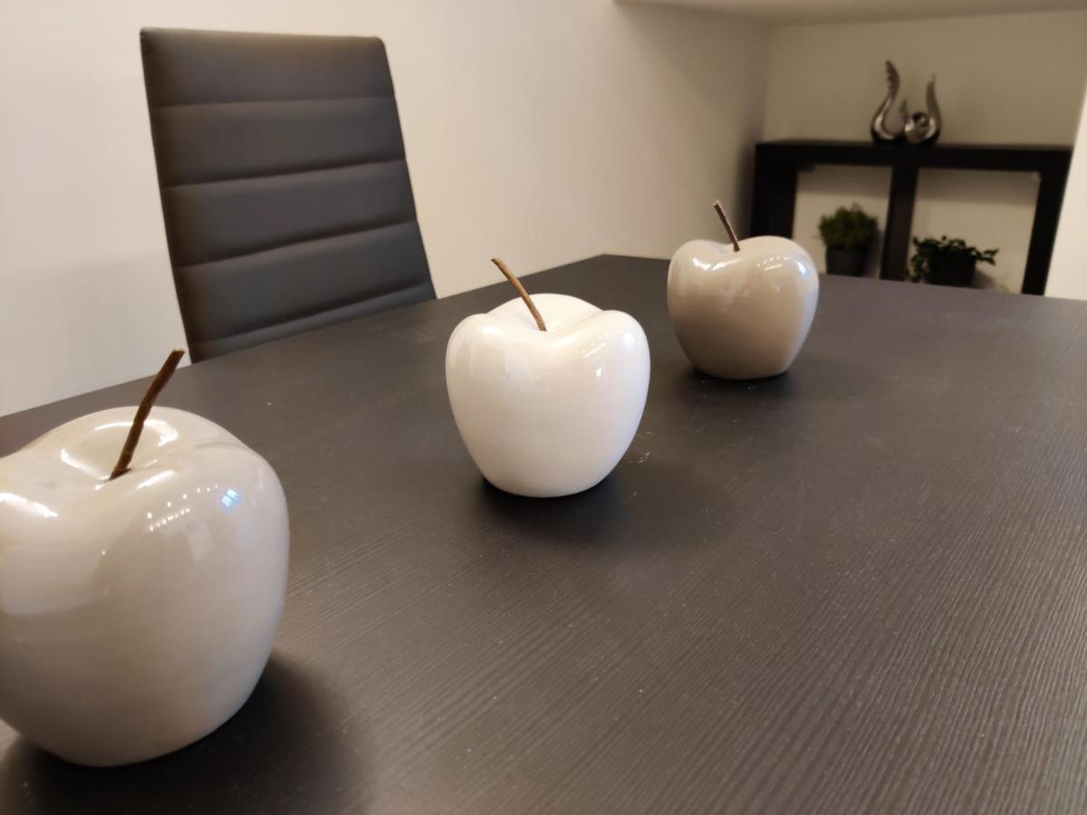 Holiday Home In Quiet Beautiful Area With Two Separate, Modern, Furnished Apartments Deutsch-Wagram Exterior photo
