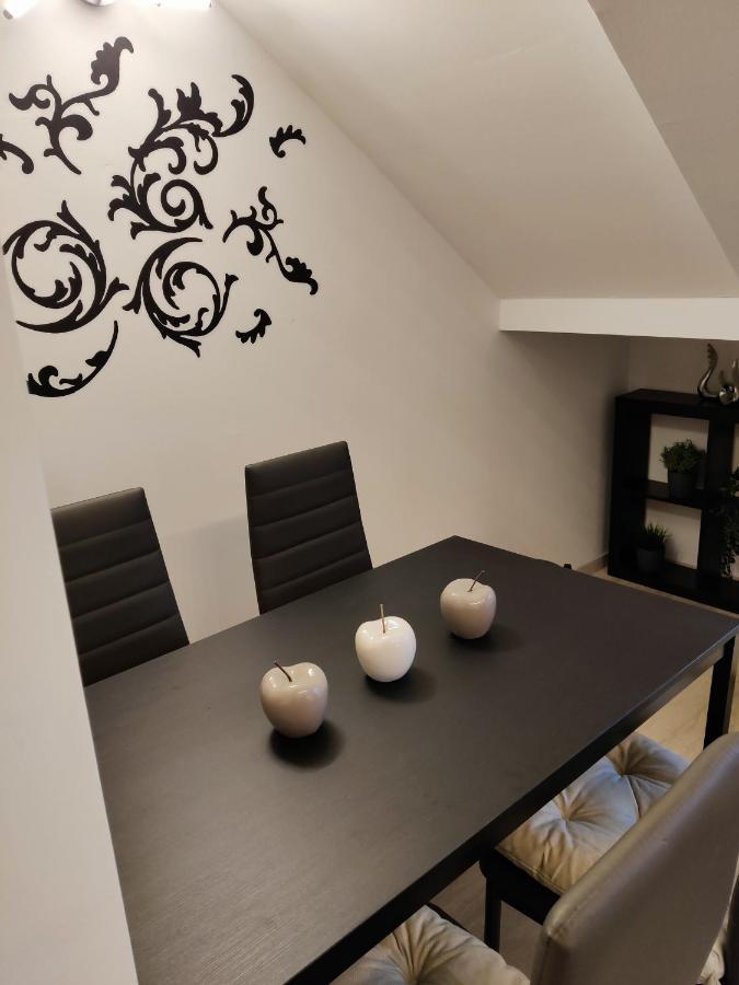 Holiday Home In Quiet Beautiful Area With Two Separate, Modern, Furnished Apartments Deutsch-Wagram Exterior photo