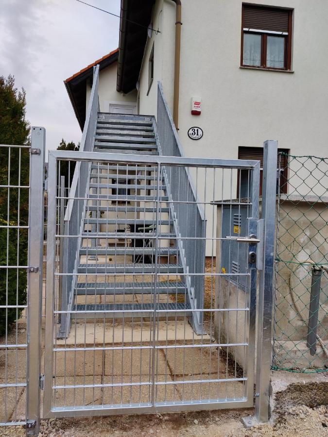 Holiday Home In Quiet Beautiful Area With Two Separate, Modern, Furnished Apartments Deutsch-Wagram Exterior photo